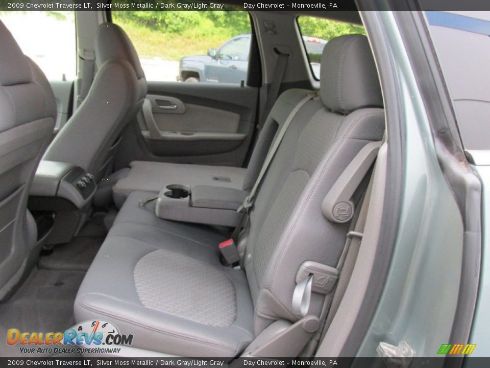 2009 Chevrolet Traverse LT Silver Moss Metallic / Dark Gray/Light Gray Photo #12