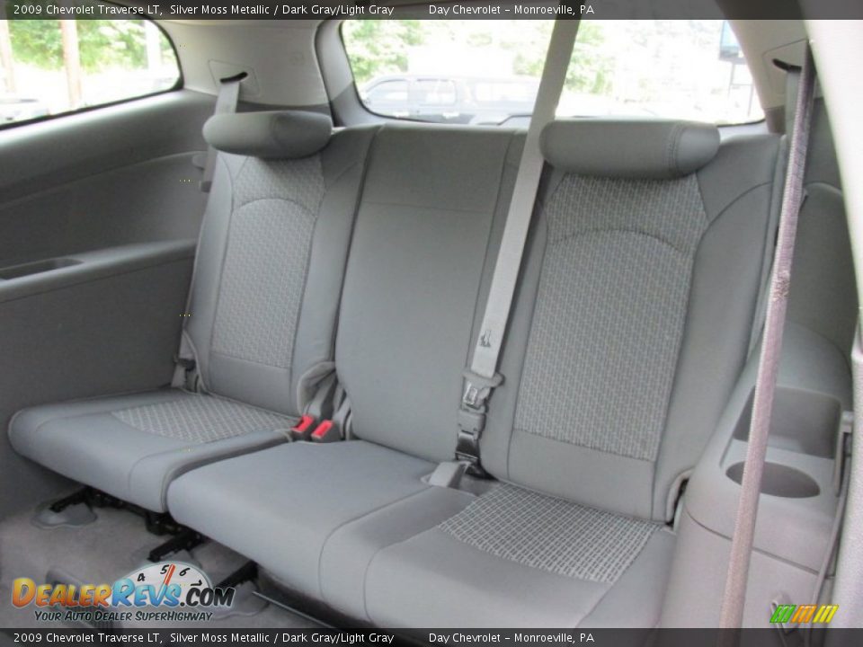 2009 Chevrolet Traverse LT Silver Moss Metallic / Dark Gray/Light Gray Photo #13