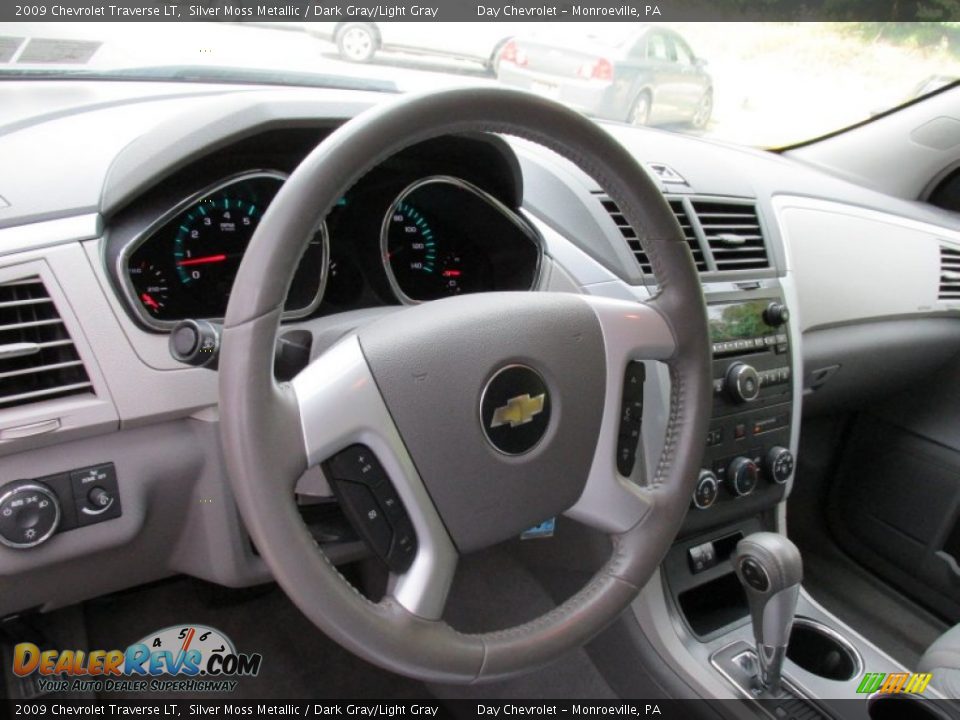 2009 Chevrolet Traverse LT Silver Moss Metallic / Dark Gray/Light Gray Photo #14