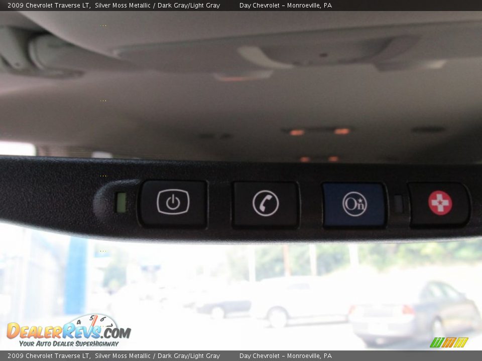 2009 Chevrolet Traverse LT Silver Moss Metallic / Dark Gray/Light Gray Photo #17
