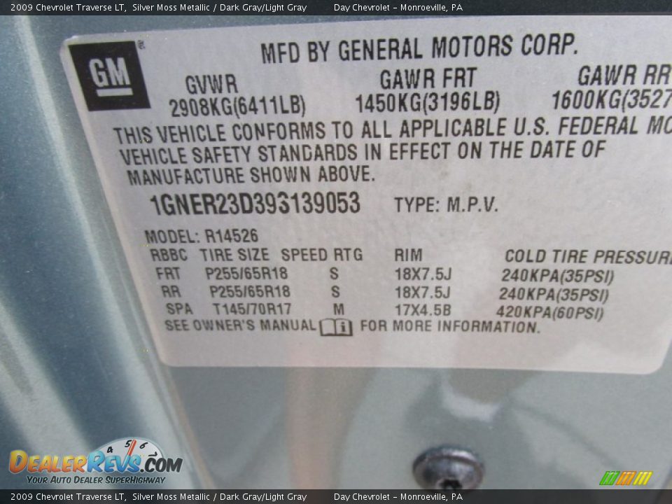 2009 Chevrolet Traverse LT Silver Moss Metallic / Dark Gray/Light Gray Photo #19