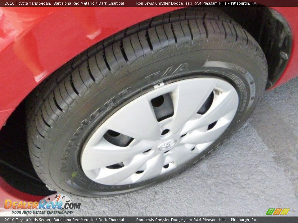 2010 Toyota Yaris Sedan Barcelona Red Metallic / Dark Charcoal Photo #9