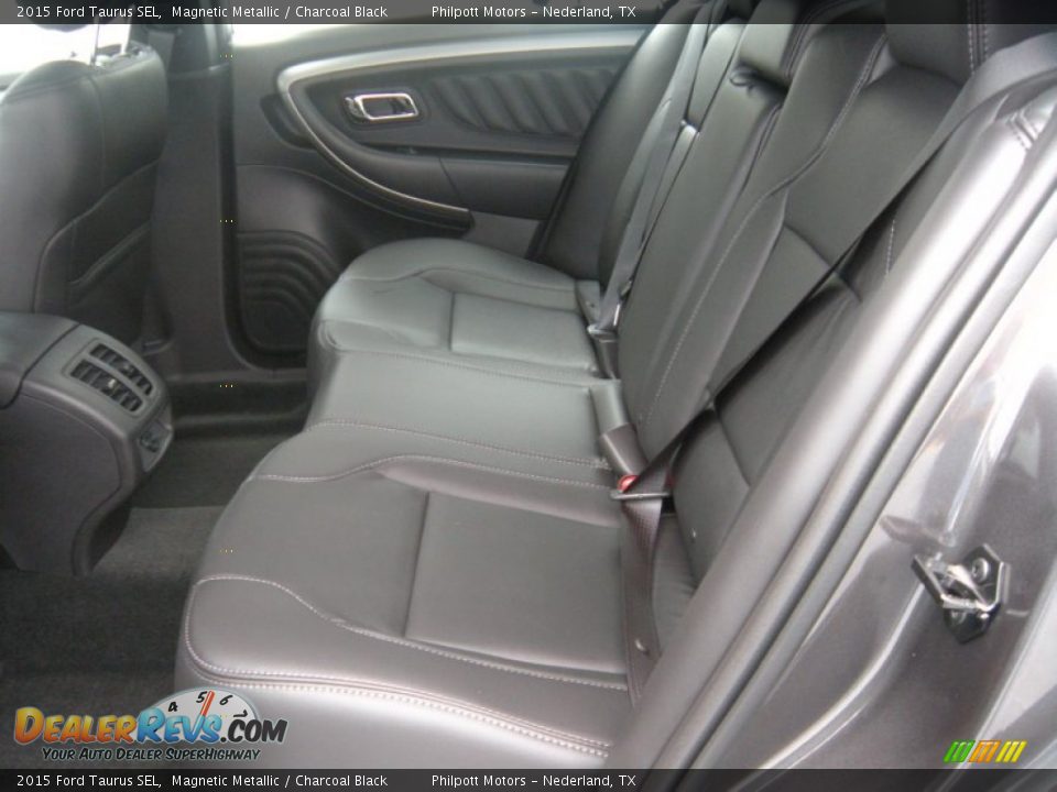 Rear Seat of 2015 Ford Taurus SEL Photo #20