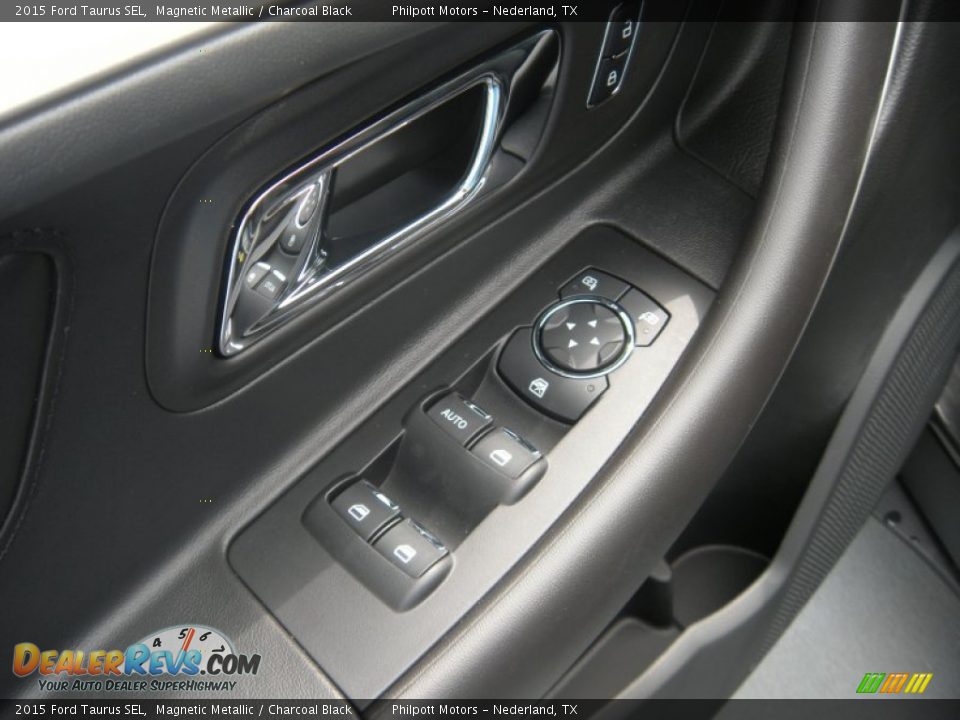 Controls of 2015 Ford Taurus SEL Photo #22