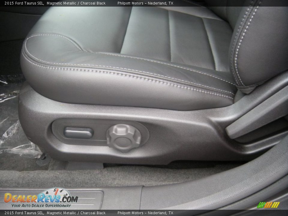 Front Seat of 2015 Ford Taurus SEL Photo #24