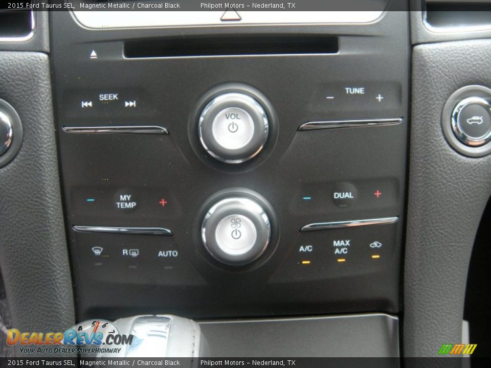 Controls of 2015 Ford Taurus SEL Photo #28