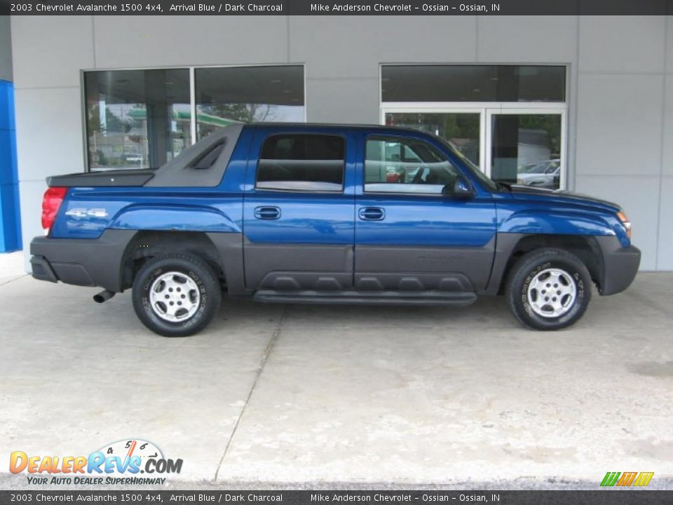 2003 Chevrolet Avalanche 1500 4x4 Arrival Blue / Dark Charcoal Photo #2