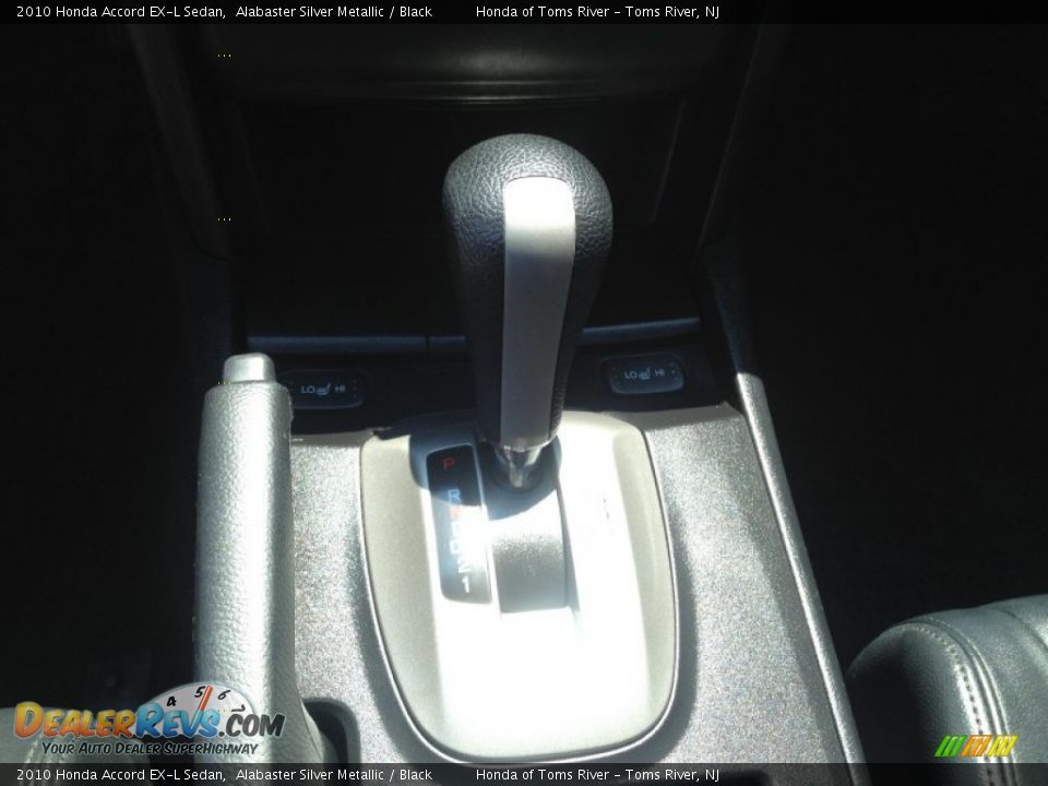 2010 Honda Accord EX-L Sedan Alabaster Silver Metallic / Black Photo #17