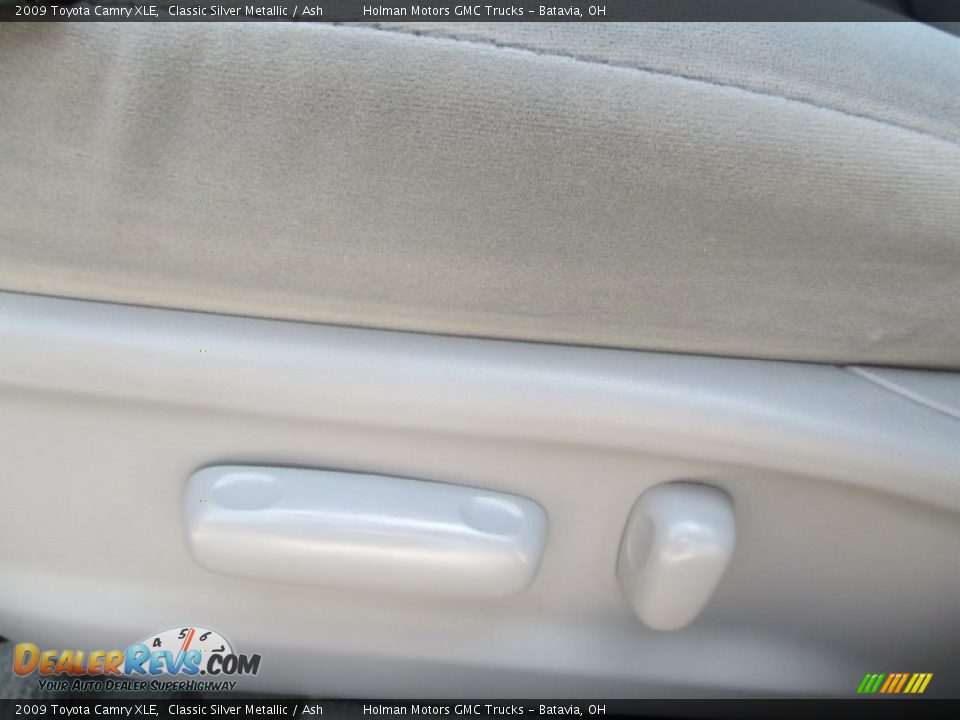 2009 Toyota Camry XLE Classic Silver Metallic / Ash Photo #7