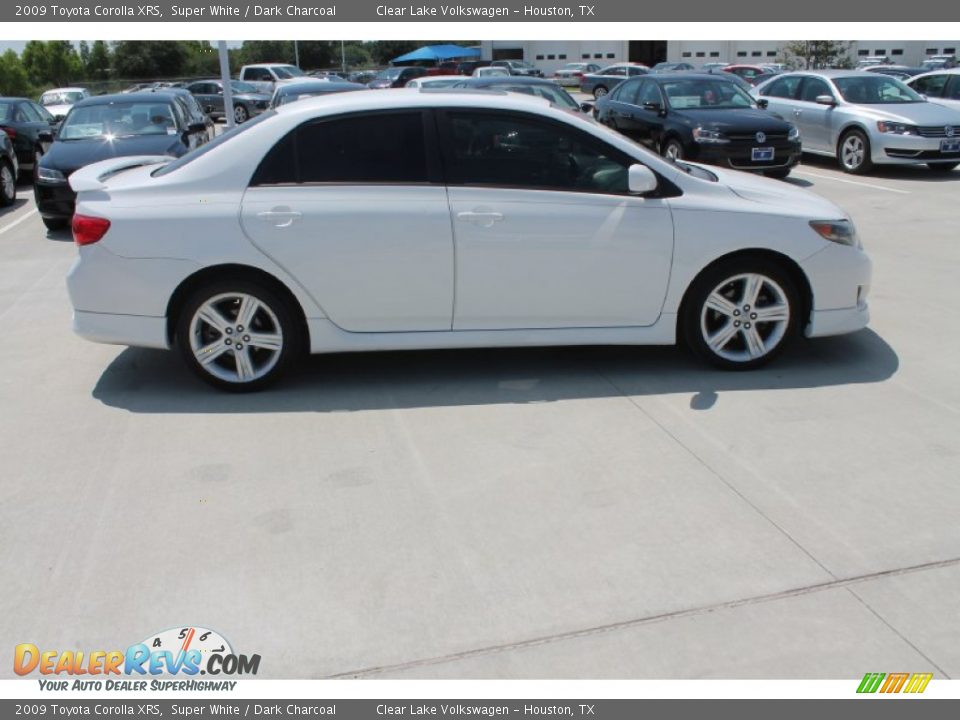 2009 Toyota Corolla XRS Super White / Dark Charcoal Photo #10