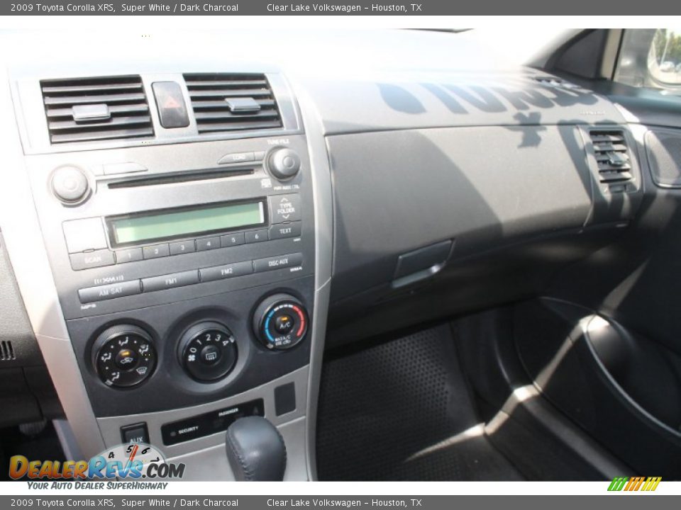 2009 Toyota Corolla XRS Super White / Dark Charcoal Photo #17