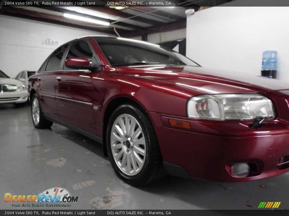 2004 Volvo S80 T6 Ruby Red Metallic / Light Sand Photo #33