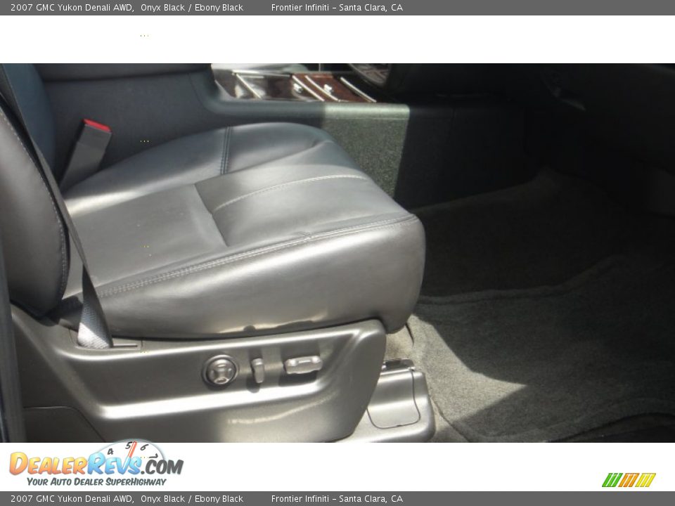 2007 GMC Yukon Denali AWD Onyx Black / Ebony Black Photo #17