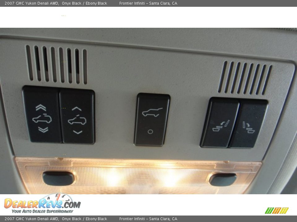 2007 GMC Yukon Denali AWD Onyx Black / Ebony Black Photo #26