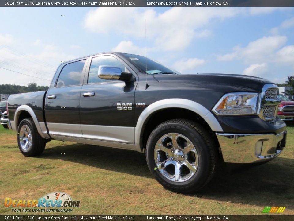 Front 3/4 View of 2014 Ram 1500 Laramie Crew Cab 4x4 Photo #4
