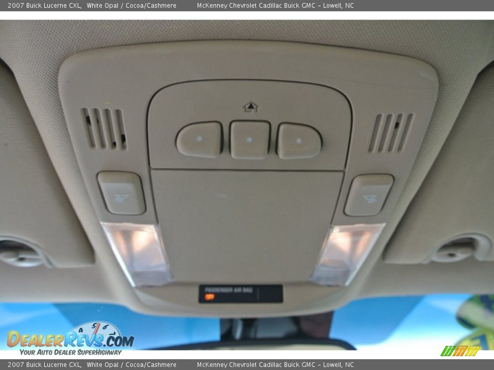 2007 Buick Lucerne CXL White Opal / Cocoa/Cashmere Photo #17