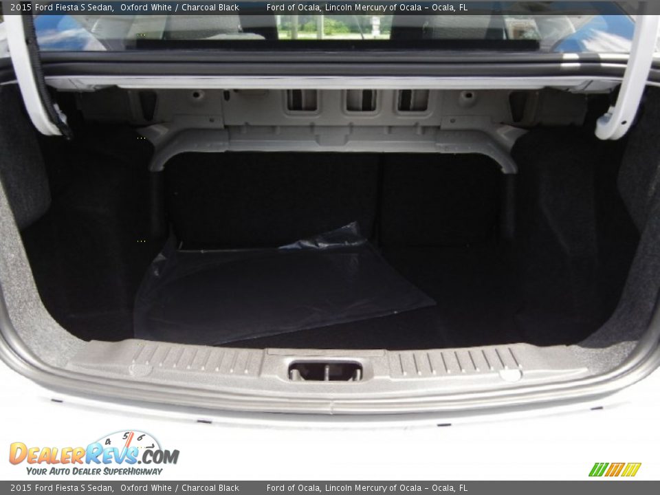 2015 Ford Fiesta S Sedan Oxford White / Charcoal Black Photo #5