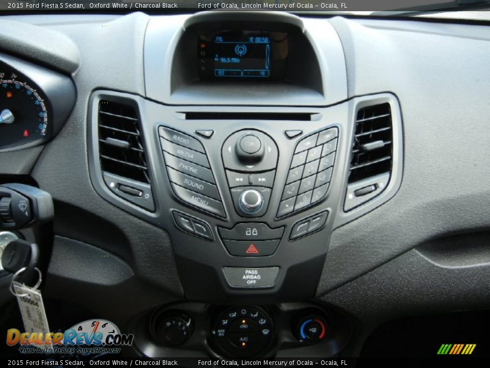 2015 Ford Fiesta S Sedan Oxford White / Charcoal Black Photo #10
