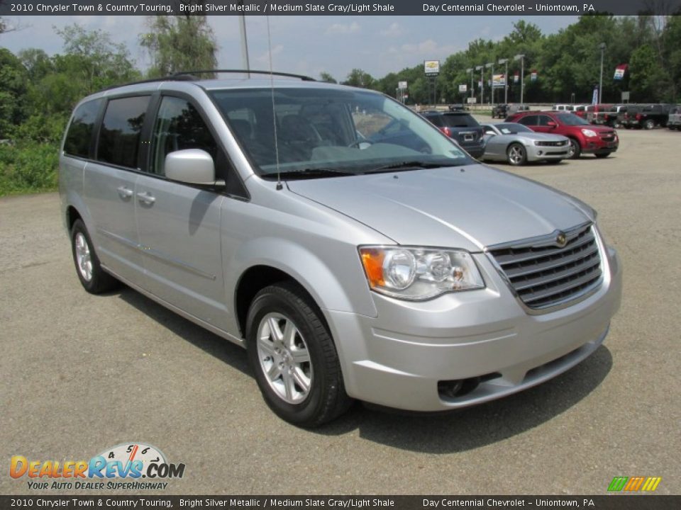 Front 3/4 View of 2010 Chrysler Town & Country Touring Photo #14