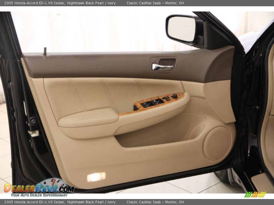 Door Panel of 2005 Honda Accord EX-L V6 Sedan Photo #4