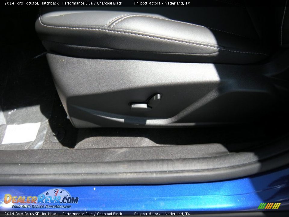 2014 Ford Focus SE Hatchback Performance Blue / Charcoal Black Photo #24