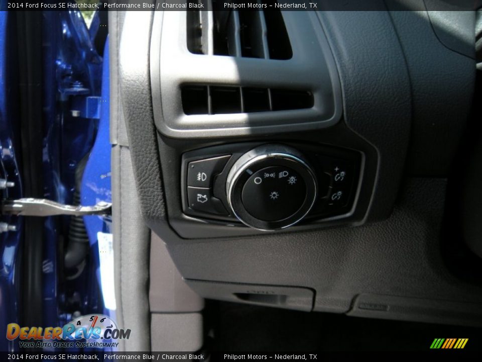 2014 Ford Focus SE Hatchback Performance Blue / Charcoal Black Photo #32