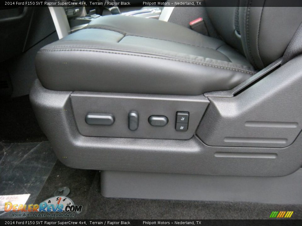 Front Seat of 2014 Ford F150 SVT Raptor SuperCrew 4x4 Photo #27