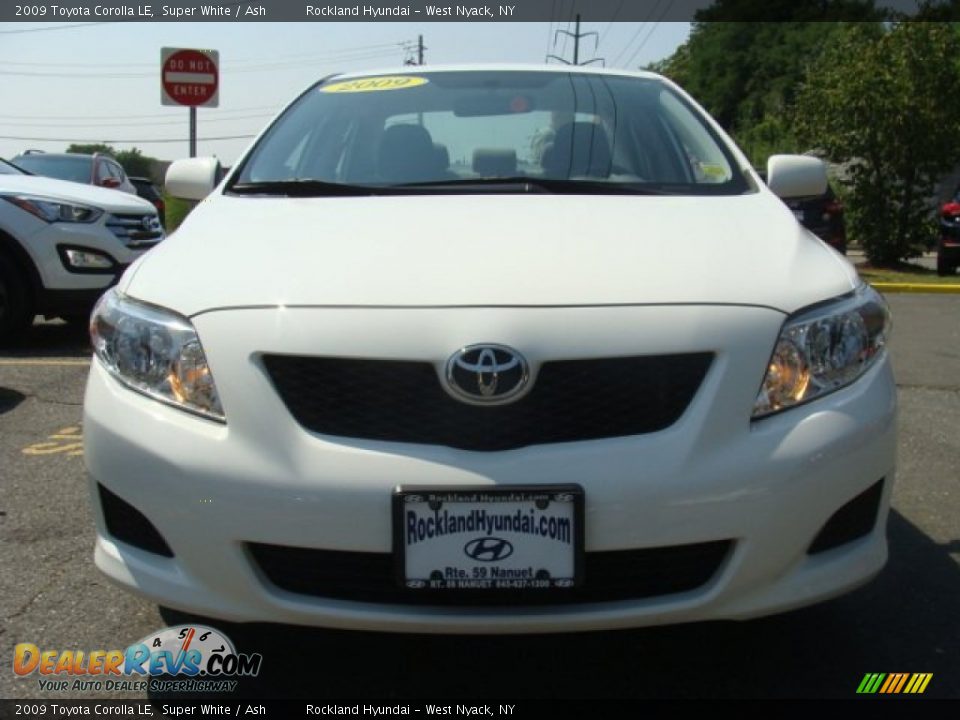 2009 Toyota Corolla LE Super White / Ash Photo #2