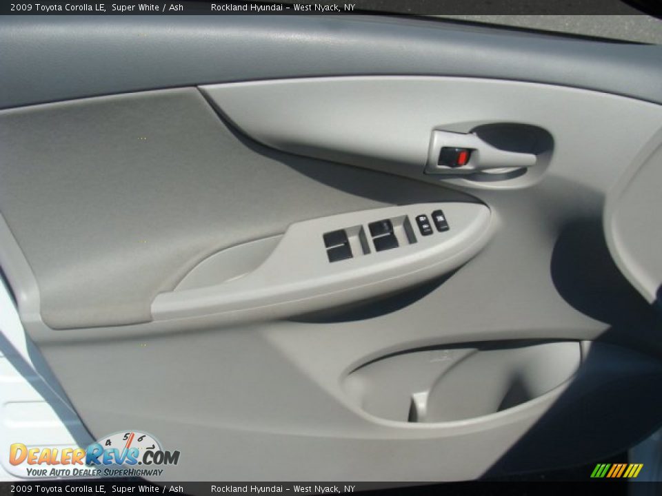 2009 Toyota Corolla LE Super White / Ash Photo #7
