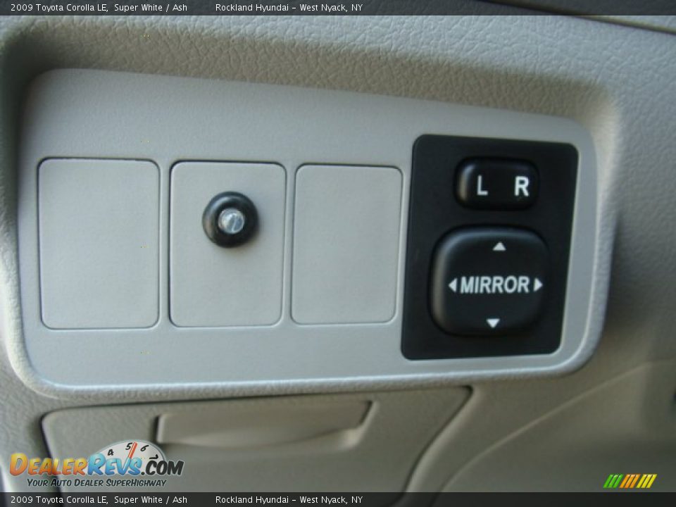 2009 Toyota Corolla LE Super White / Ash Photo #12