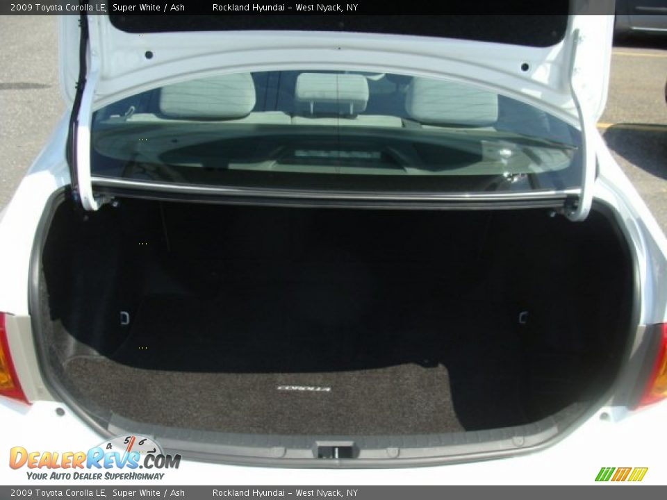 2009 Toyota Corolla LE Super White / Ash Photo #18