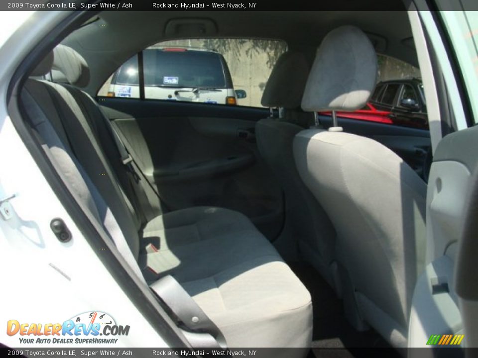 2009 Toyota Corolla LE Super White / Ash Photo #20