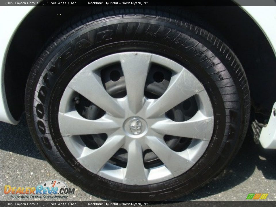 2009 Toyota Corolla LE Super White / Ash Photo #24