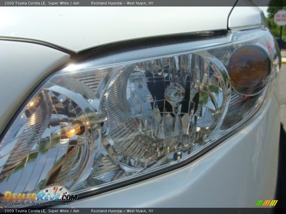 2009 Toyota Corolla LE Super White / Ash Photo #27