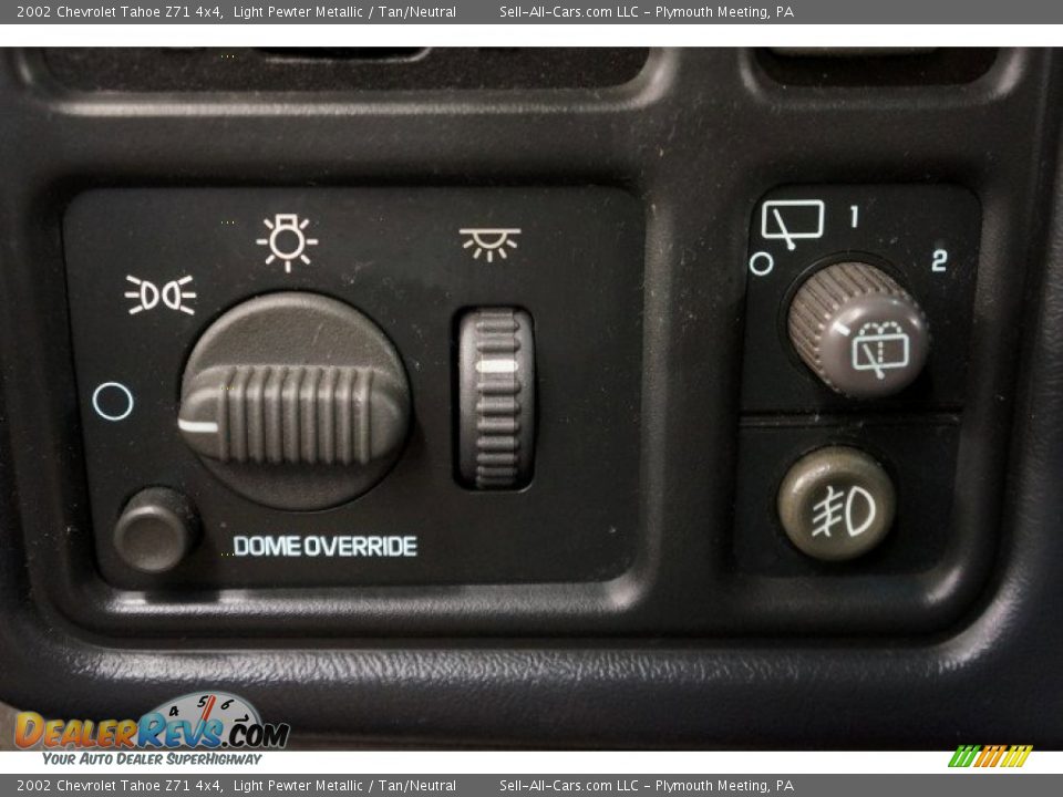 2002 Chevrolet Tahoe Z71 4x4 Light Pewter Metallic / Tan/Neutral Photo #36