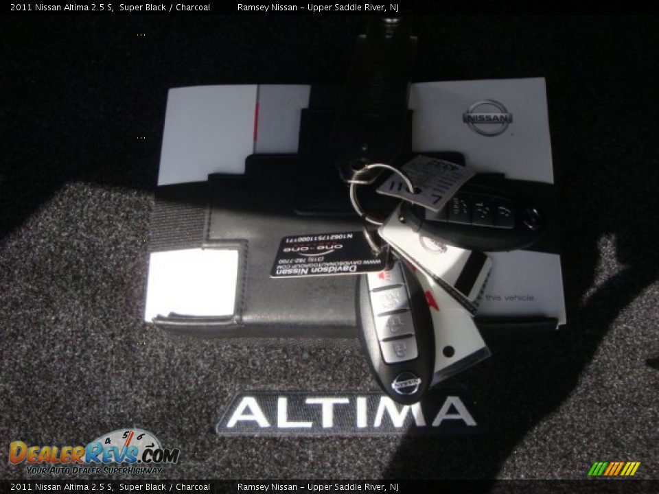 2011 Nissan Altima 2.5 S Super Black / Charcoal Photo #23