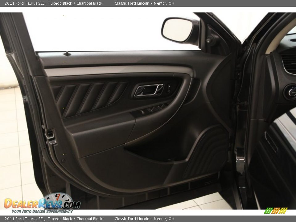 2011 Ford Taurus SEL Tuxedo Black / Charcoal Black Photo #4