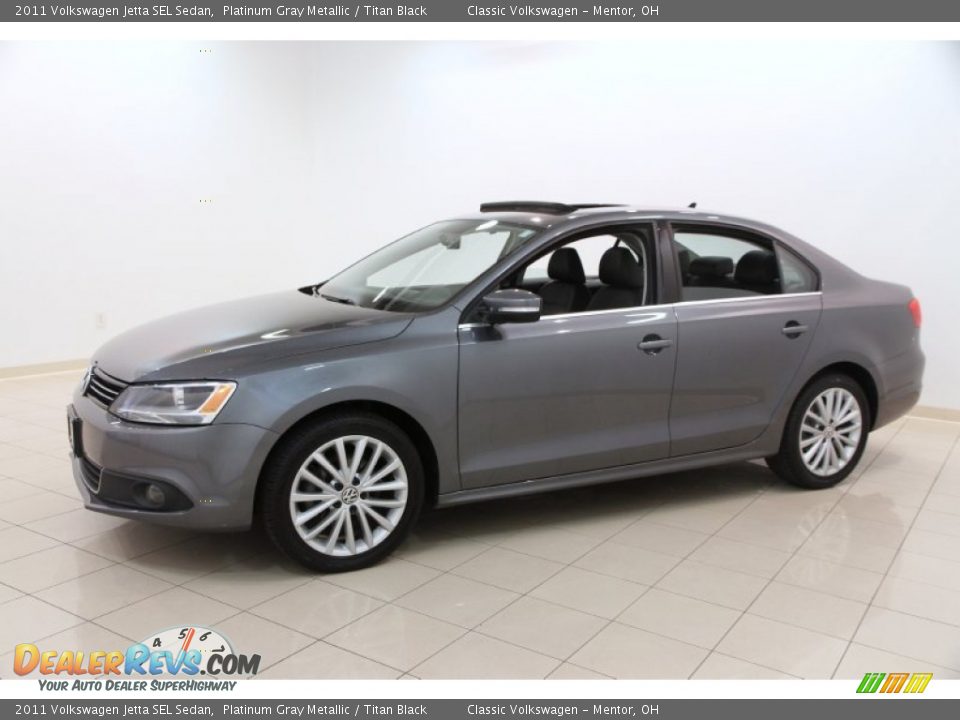 Front 3/4 View of 2011 Volkswagen Jetta SEL Sedan Photo #3