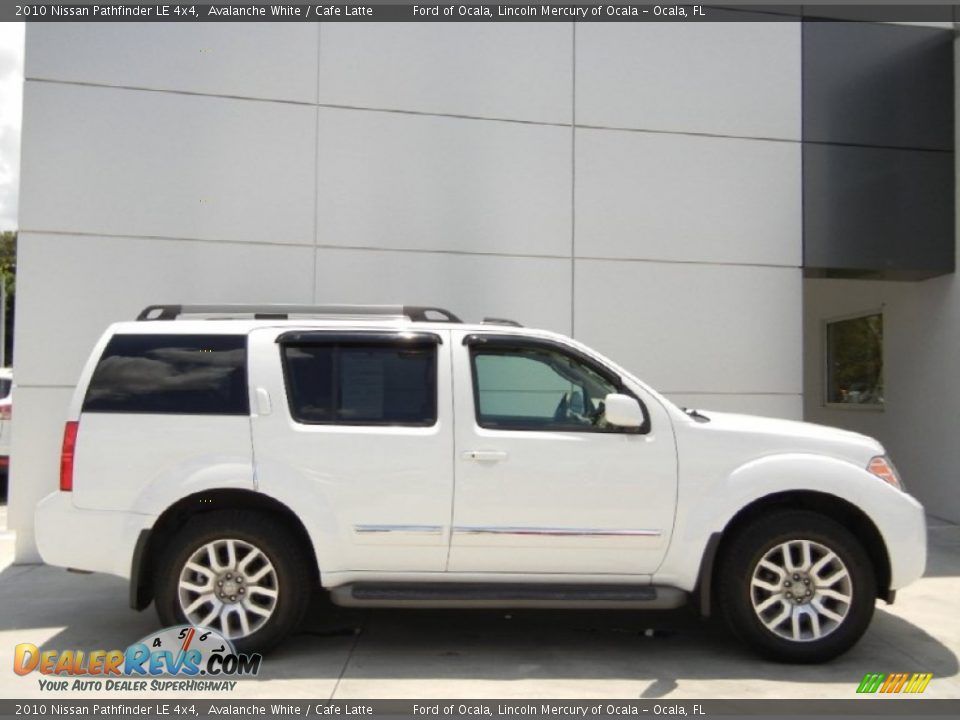 2010 Nissan Pathfinder LE 4x4 Avalanche White / Cafe Latte Photo #5