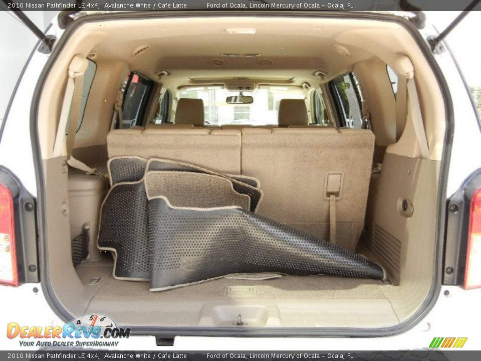 2010 Nissan Pathfinder LE 4x4 Avalanche White / Cafe Latte Photo #10