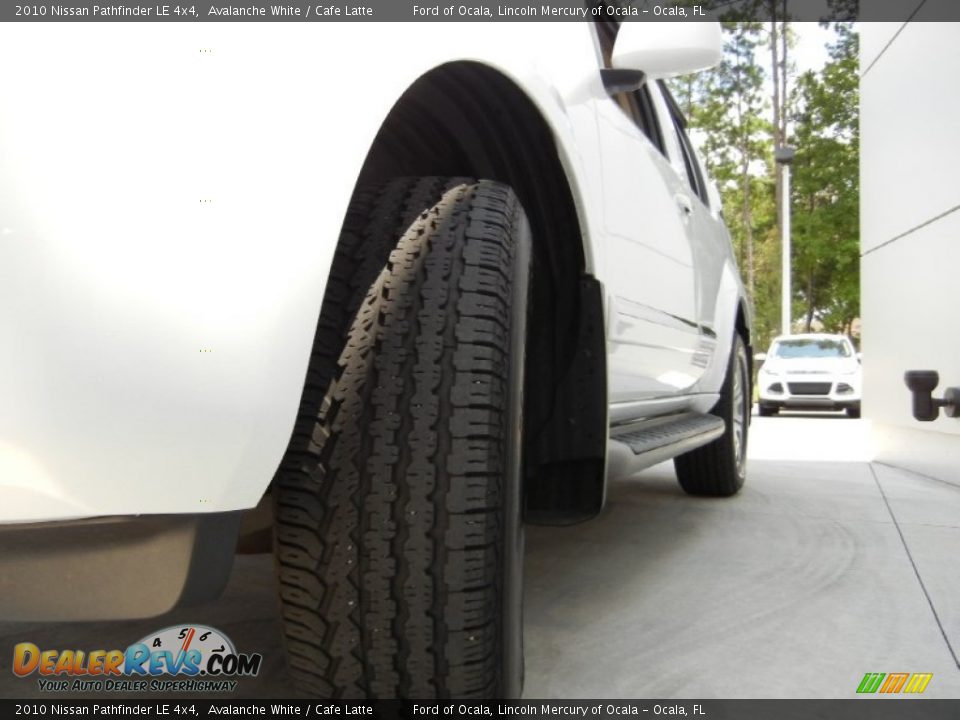 2010 Nissan Pathfinder LE 4x4 Avalanche White / Cafe Latte Photo #11