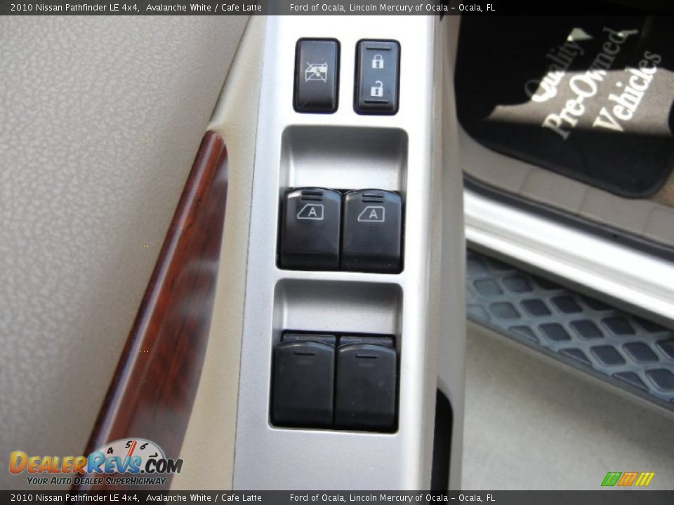 2010 Nissan Pathfinder LE 4x4 Avalanche White / Cafe Latte Photo #14