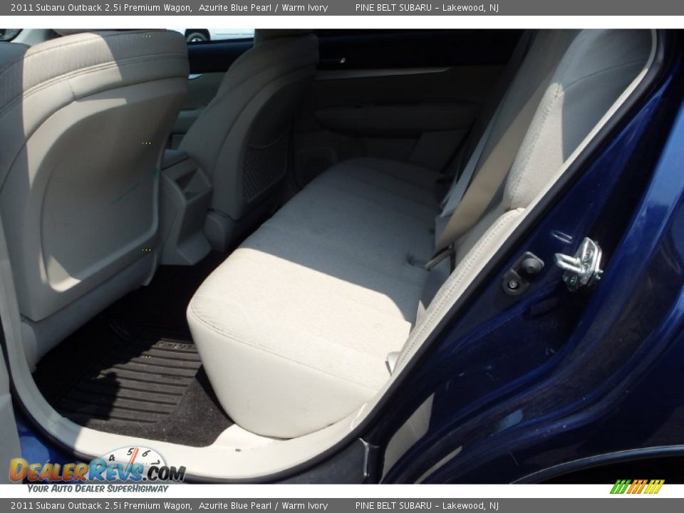 2011 Subaru Outback 2.5i Premium Wagon Azurite Blue Pearl / Warm Ivory Photo #11