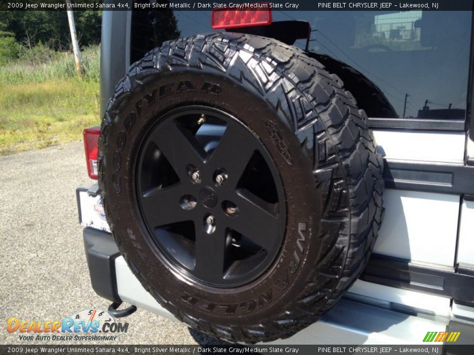 2009 Jeep Wrangler Unlimited Sahara 4x4 Bright Silver Metallic / Dark Slate Gray/Medium Slate Gray Photo #9