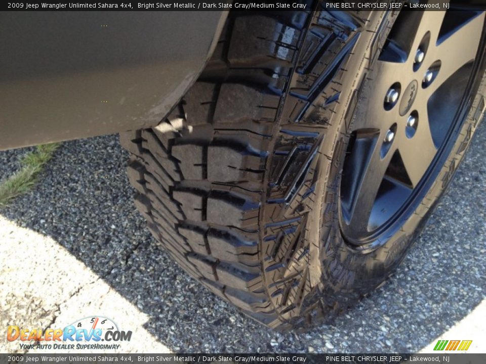 2009 Jeep Wrangler Unlimited Sahara 4x4 Bright Silver Metallic / Dark Slate Gray/Medium Slate Gray Photo #23