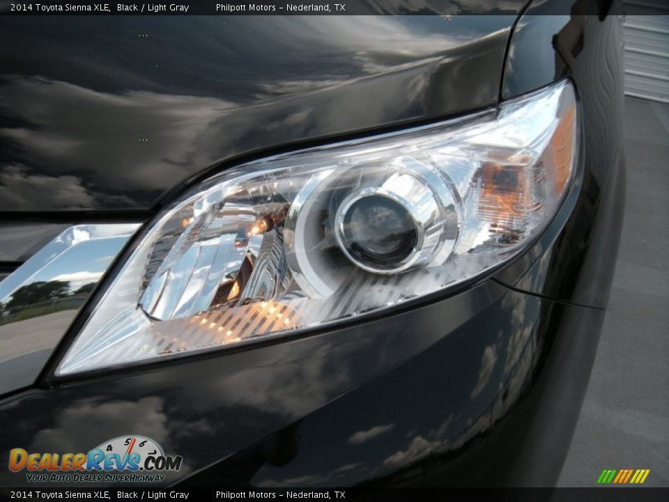 2014 Toyota Sienna XLE Black / Light Gray Photo #9