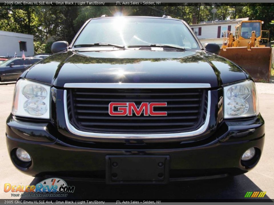 2005 GMC Envoy XL SLE 4x4 Onyx Black / Light Tan/Ebony Photo #2