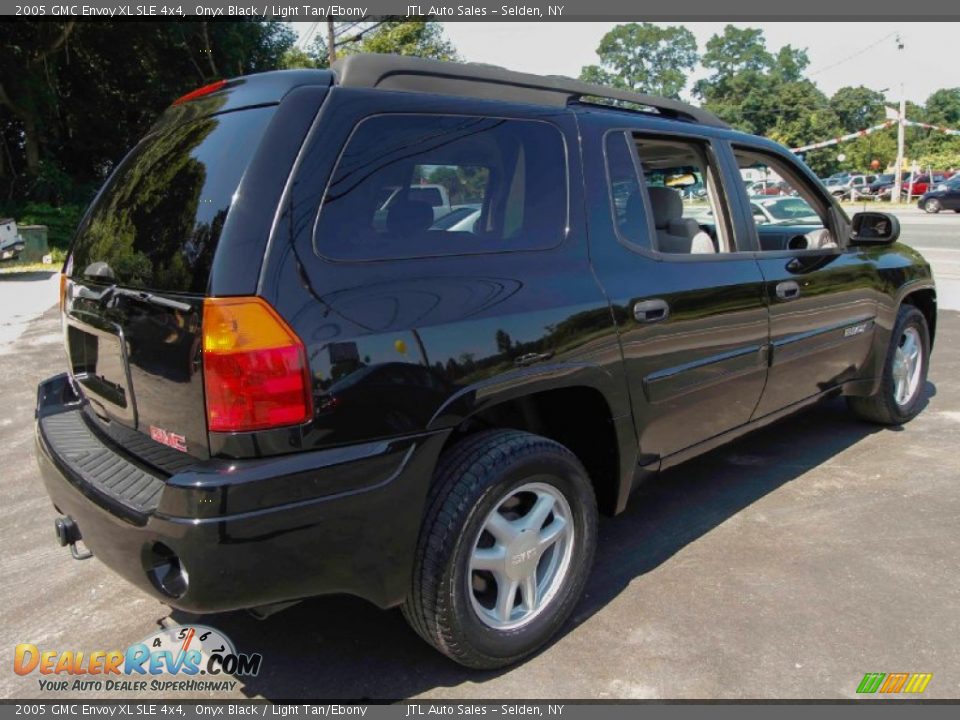 2005 GMC Envoy XL SLE 4x4 Onyx Black / Light Tan/Ebony Photo #7