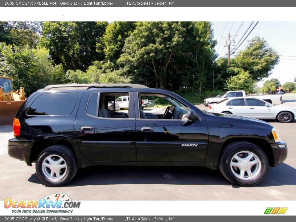 2005 GMC Envoy XL SLE 4x4 Onyx Black / Light Tan/Ebony Photo #8