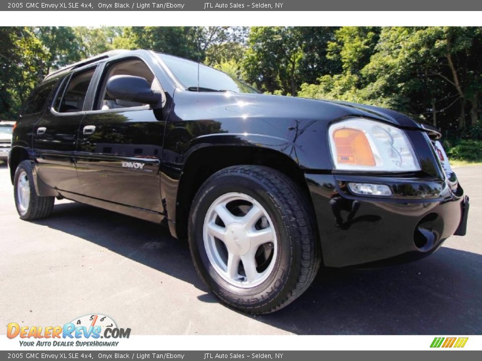 2005 GMC Envoy XL SLE 4x4 Onyx Black / Light Tan/Ebony Photo #9